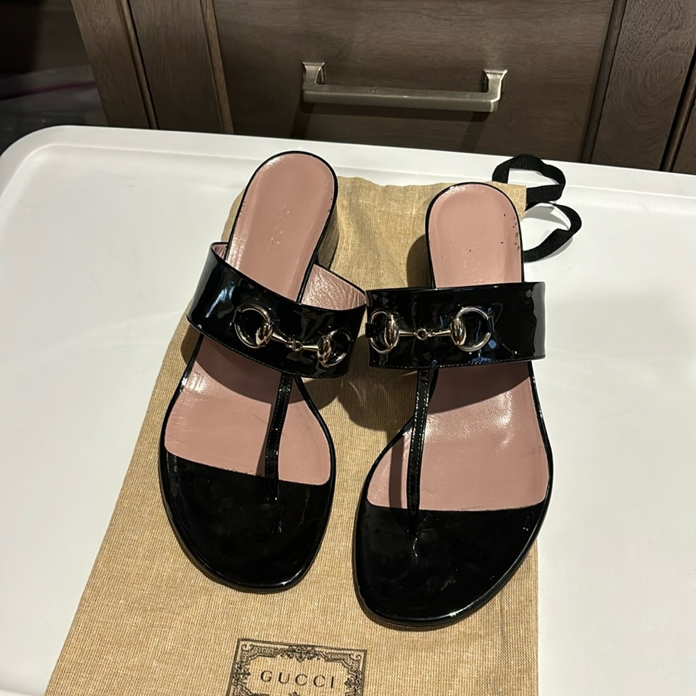 Gucci Spring 2015 Collection. Black patent block heel Sandals.